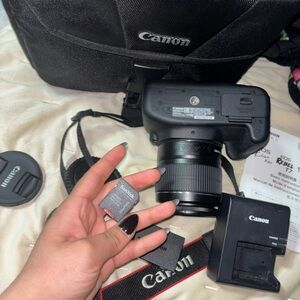 Canon EOS Rebel T7 Kit - Black
